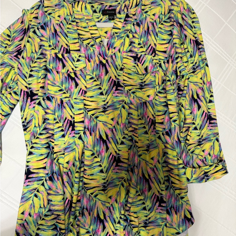 Small Women’s top. Like new 💕